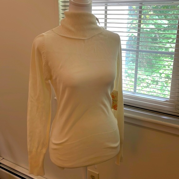 Cream turtleneck, NWT - Picture 1 of 1